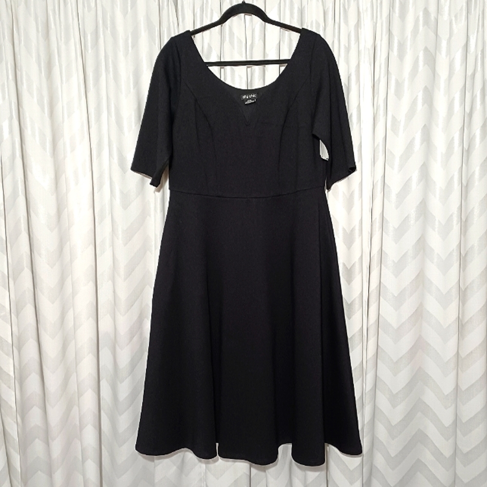 City Chic Elbow Sleeve Dress - Picture 6 of 9